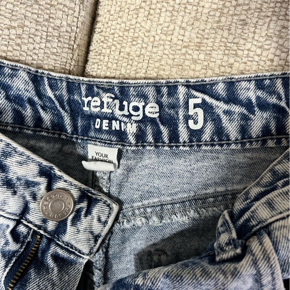 Refuge Women's Blue Jean Shorts - Picture 3 of 3